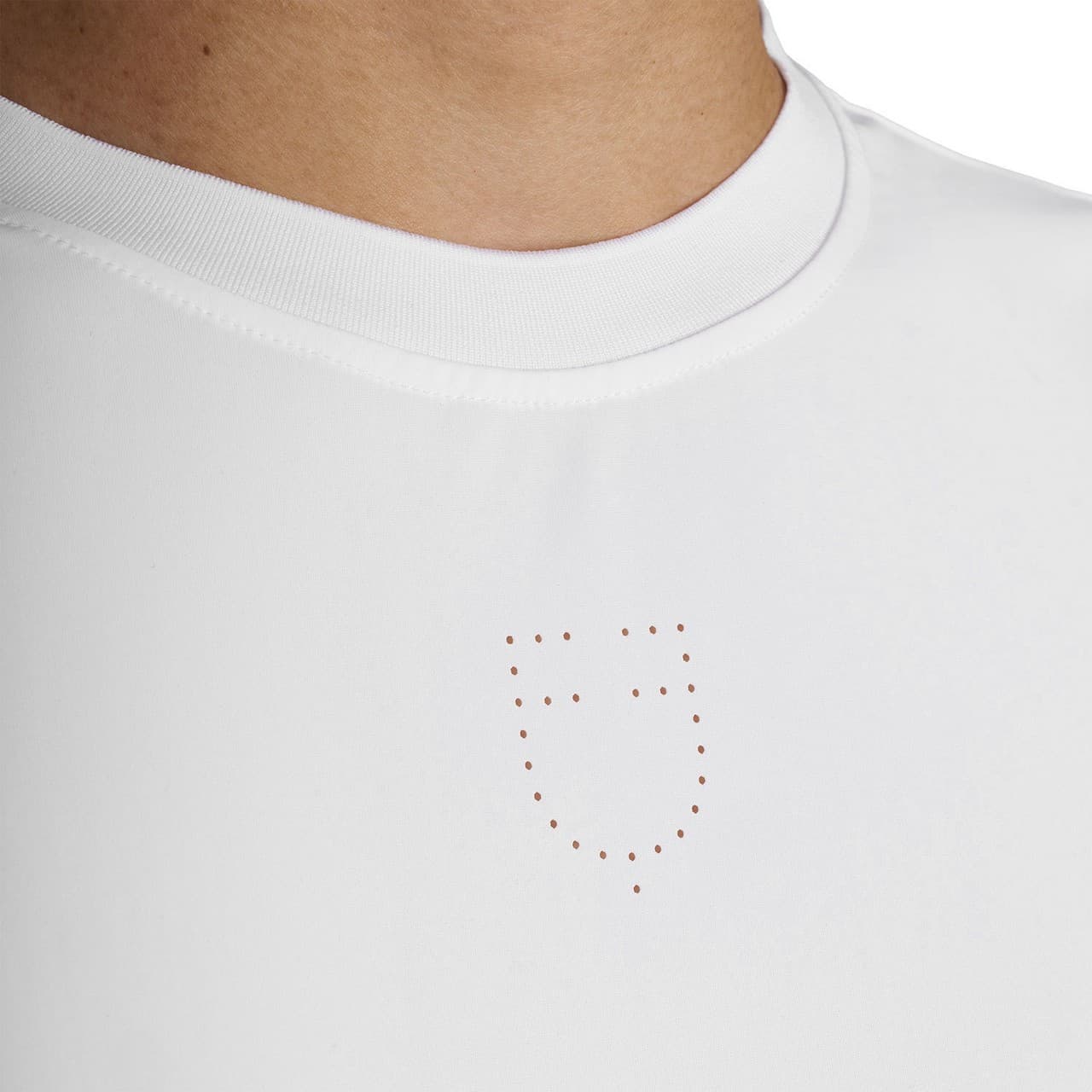 T-shirt allenamento uomo in tessuto tecnico con microfori, vista 3