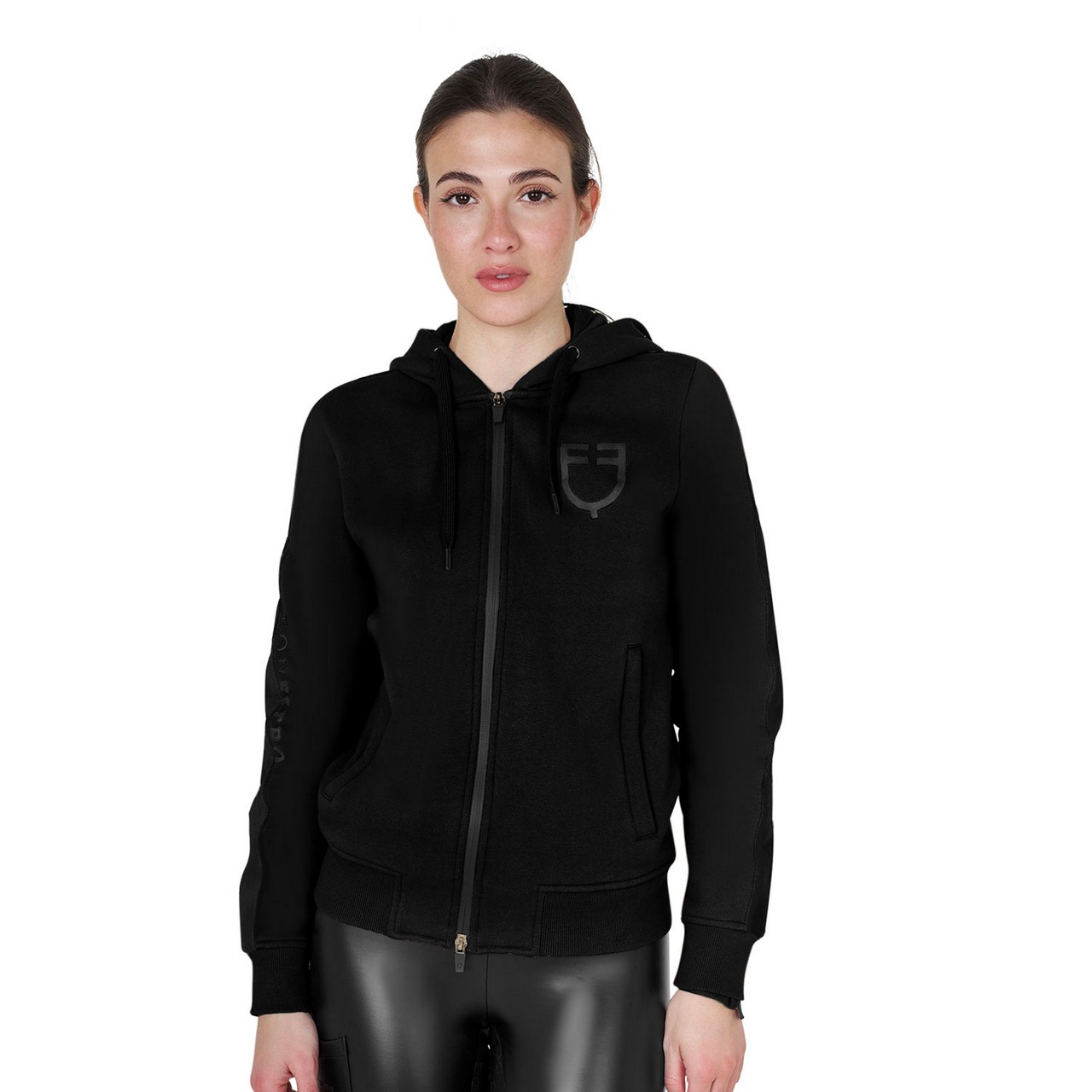 TOTAL BLACK